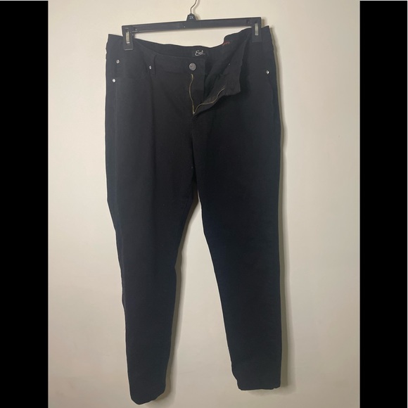 Black skinny jeans in very good condition.  Soft to the touch very comfortable. - Picture 2 of 4